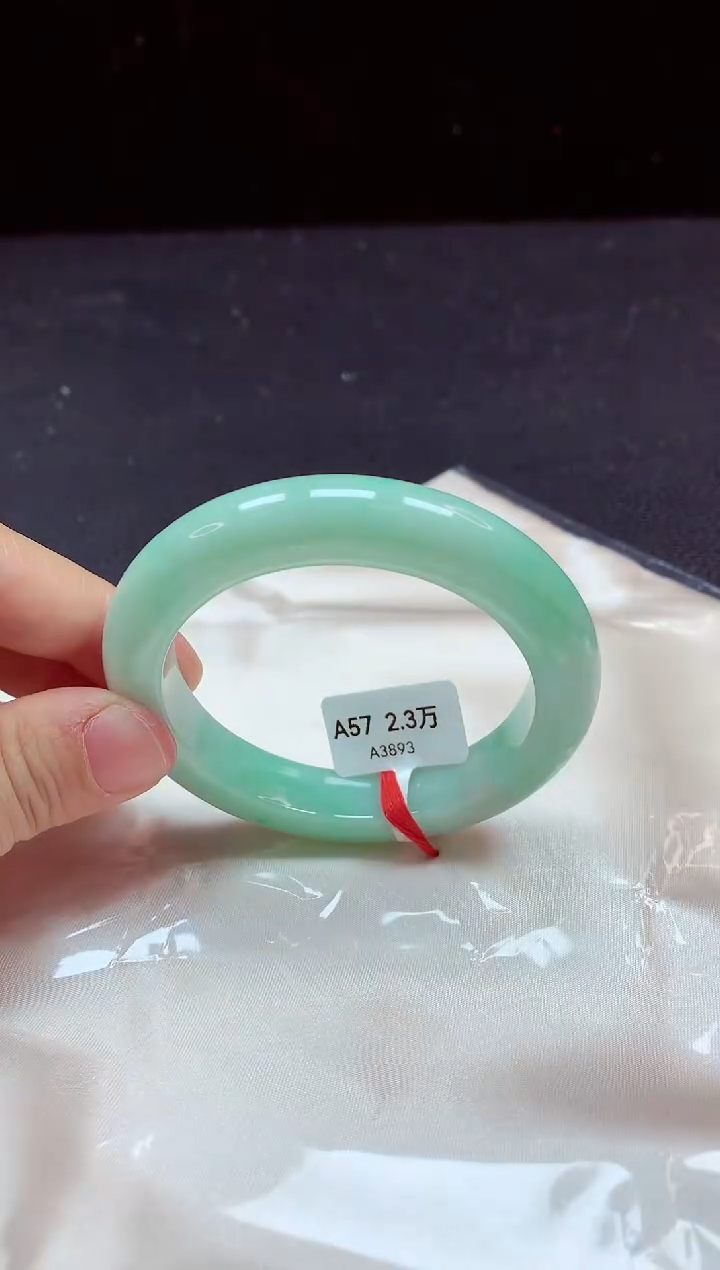【闪购商品】翡翠手镯未镶嵌镯子57+