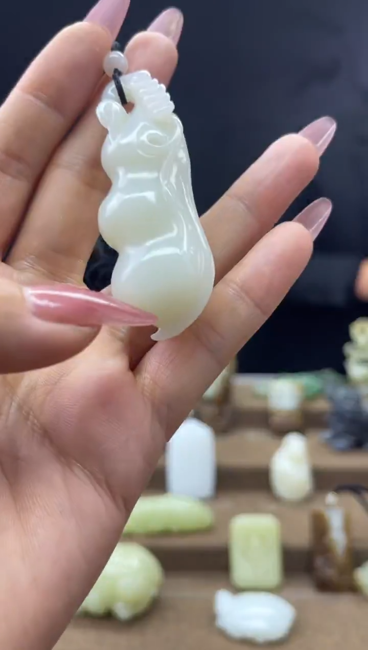 颈饰未镶嵌和田玉1