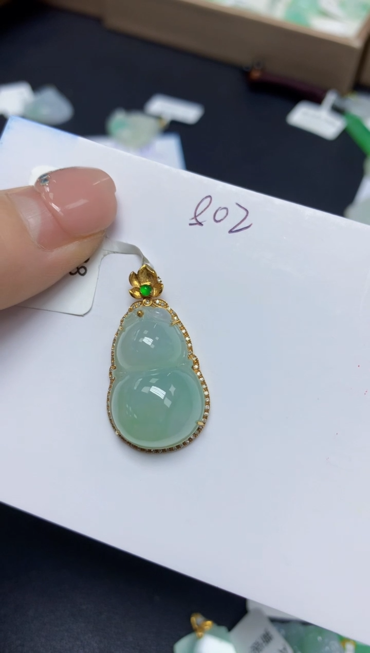 【闪购商品】翡翠挂件18K金镶嵌 天然翡翠A货