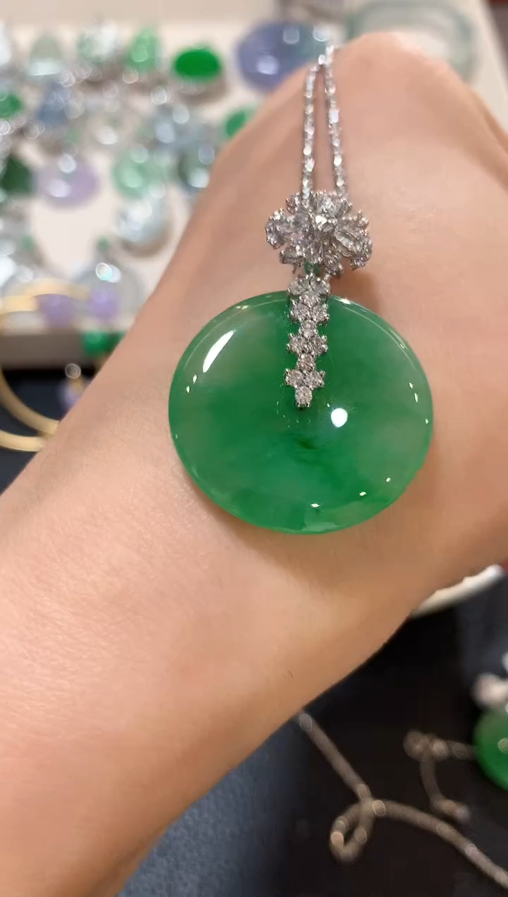 吊坠(不含链)18K金镶嵌翡翠z135 