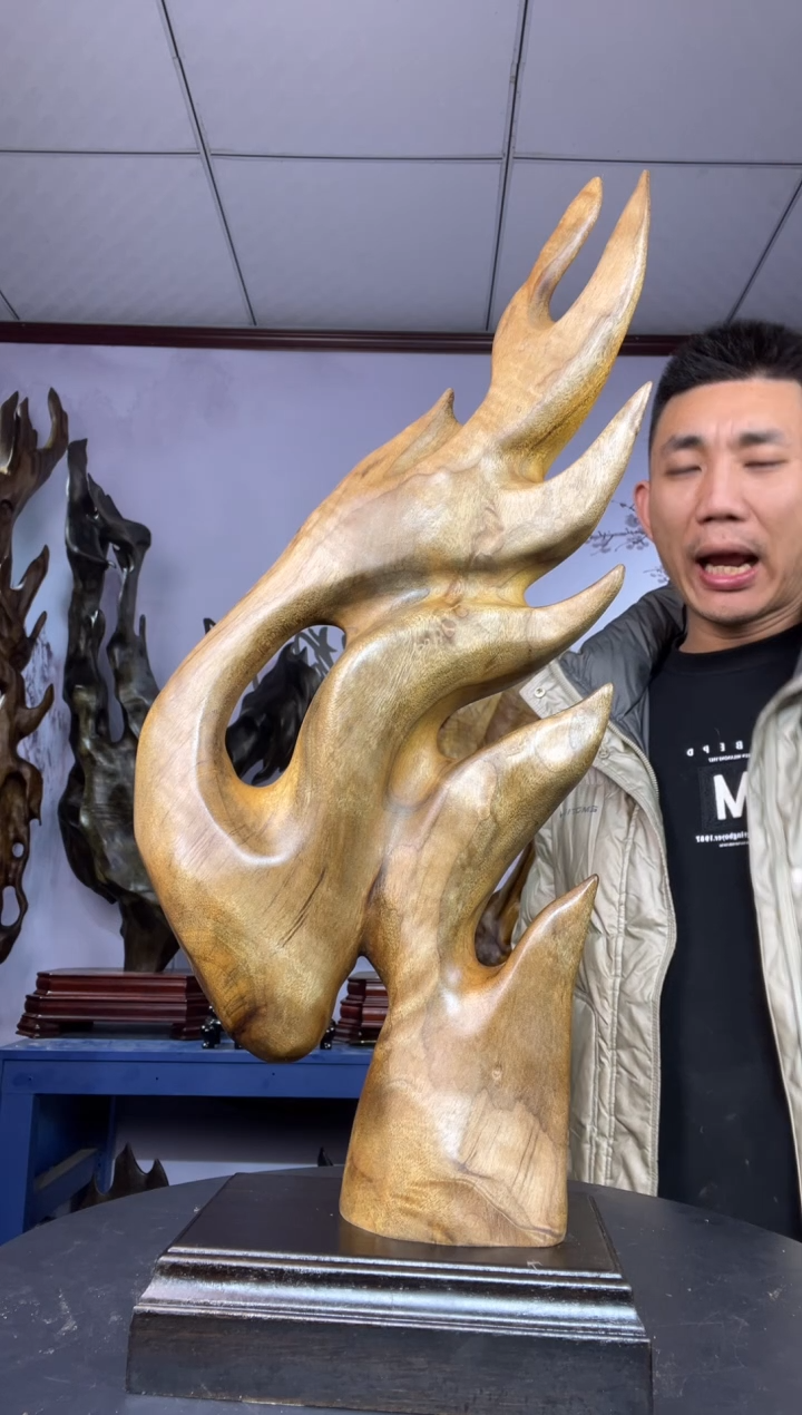 金丝楠木雕款紧***帅金丝楠木工艺品摆件