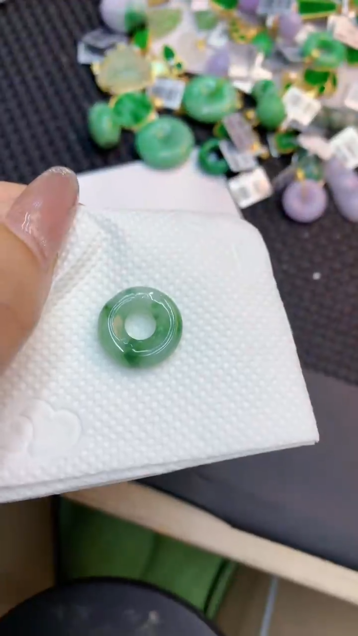 颈饰未镶嵌翡翠1