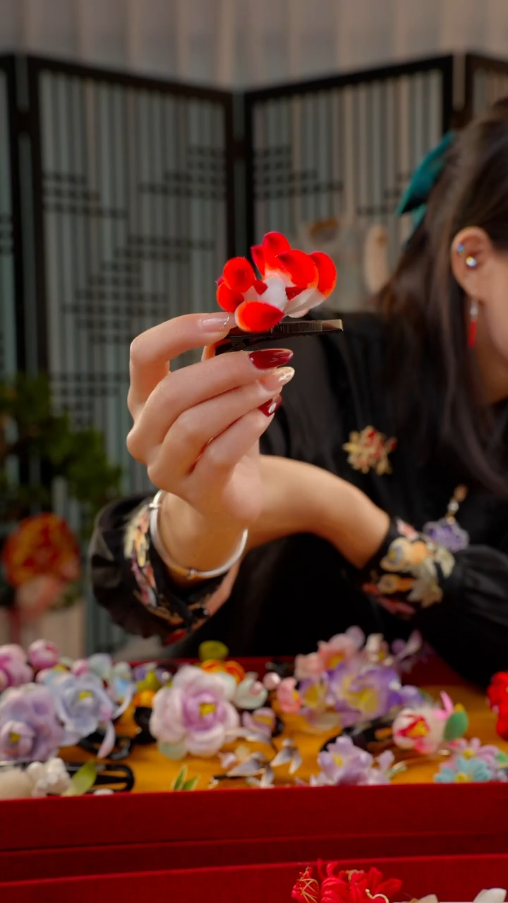 刺绣非遗绒花手工饰品