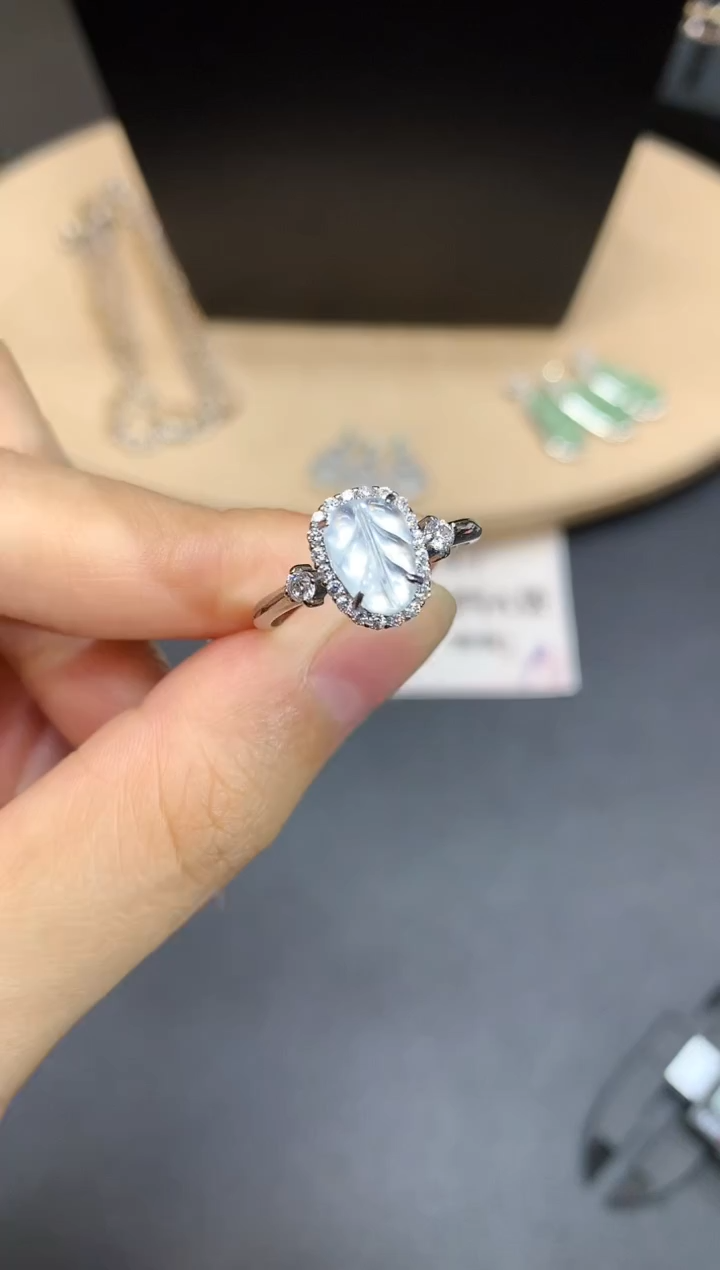 【闪购商品】翡翠戒指银S925镶嵌叶子【无服务费】