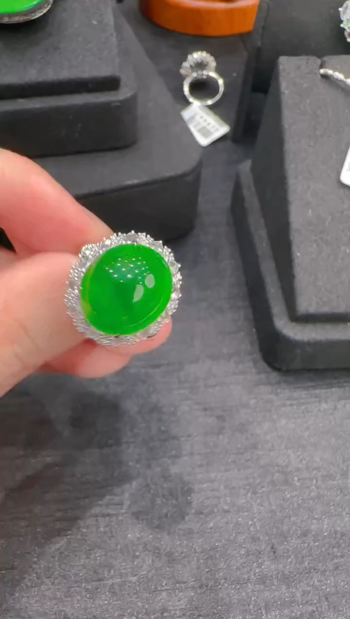 【闪购商品】翡翠戒指18K金镶嵌天然翡翠A货