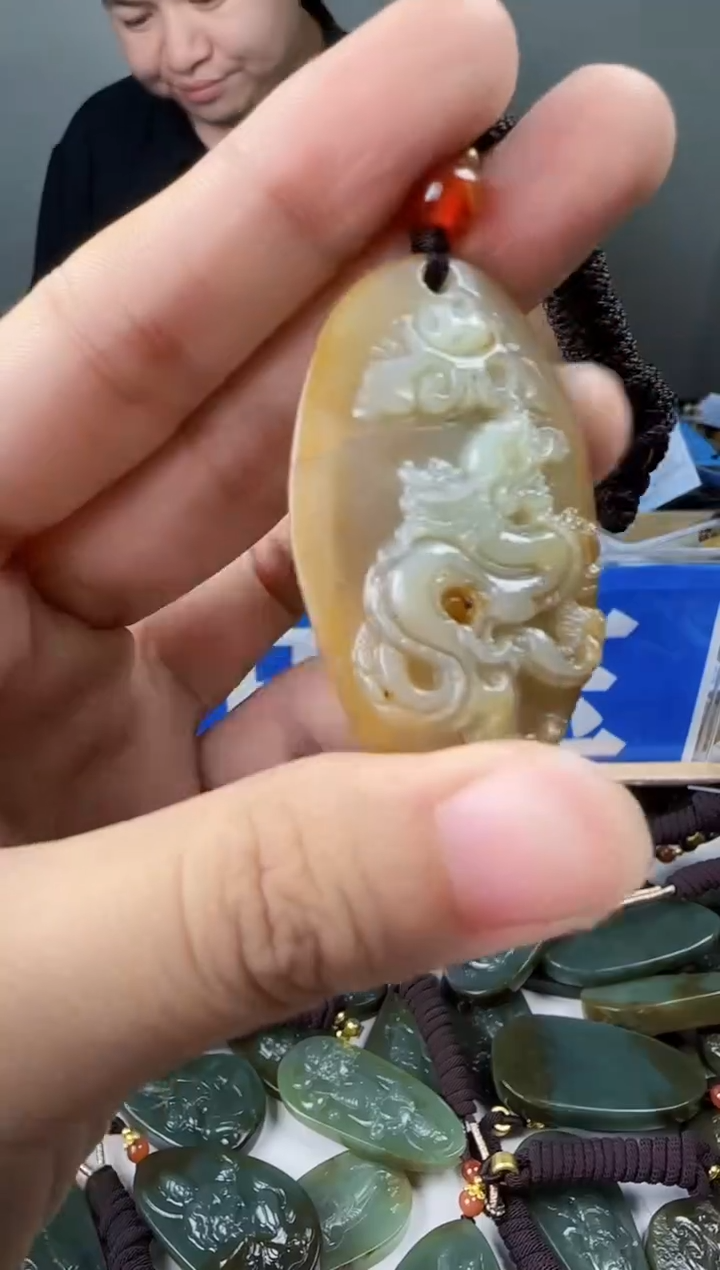 和田玉未镶嵌颈饰1