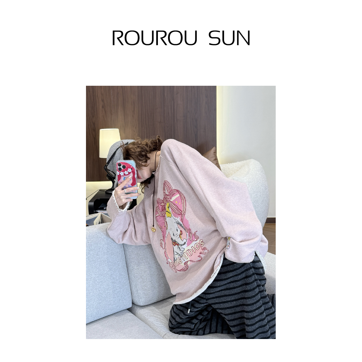 25856冬款女装韩版百搭小飞象卡通休闲卷边套头卫衣