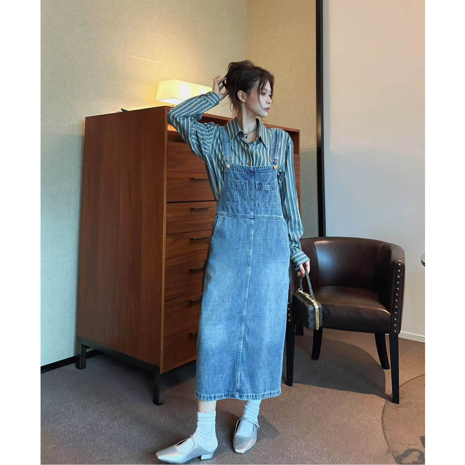 蓝色铜扣背带牛仔裙女条纹上衣春秋百搭宽松直筒裙显瘦休闲