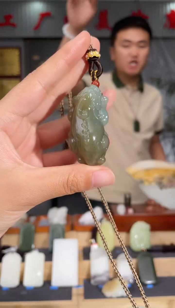 和田玉未镶嵌颈饰1