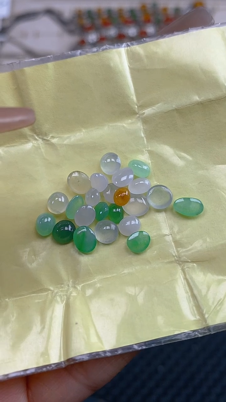 定制翡翠未镶嵌天然翡翠蛋面92