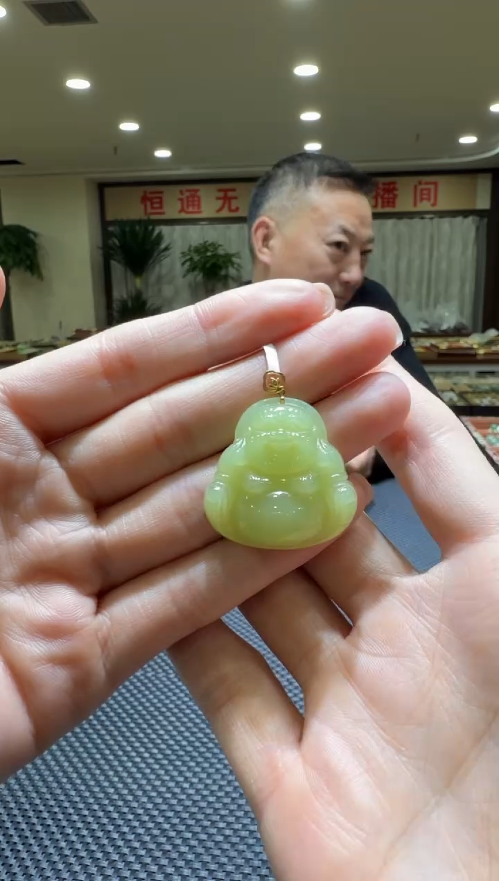颈饰18K金镶嵌和田玉挂件