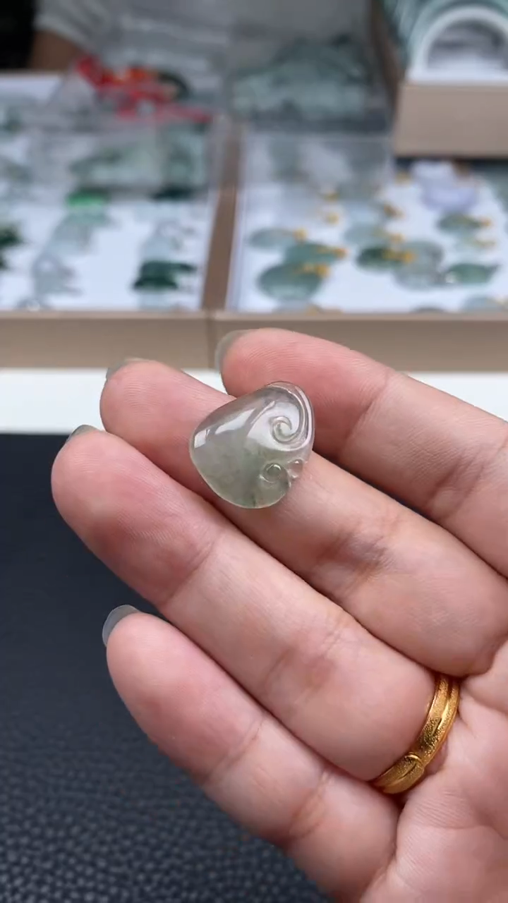 【闪购商品】翡翠挂件未镶嵌如意