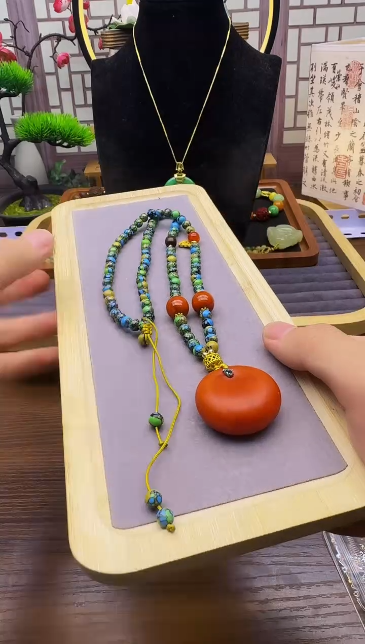 14K金镶嵌颈饰蜜蜡X134