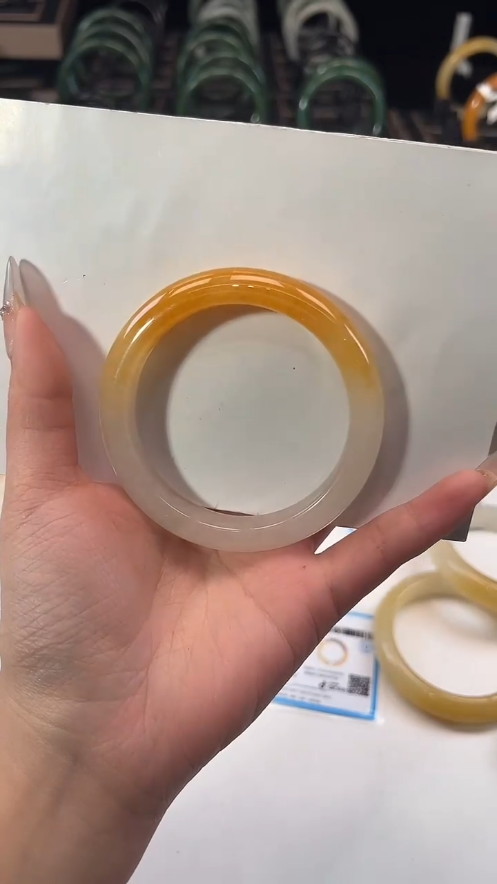 未镶嵌石英质玉（黄龙玉）手镯59圈口017