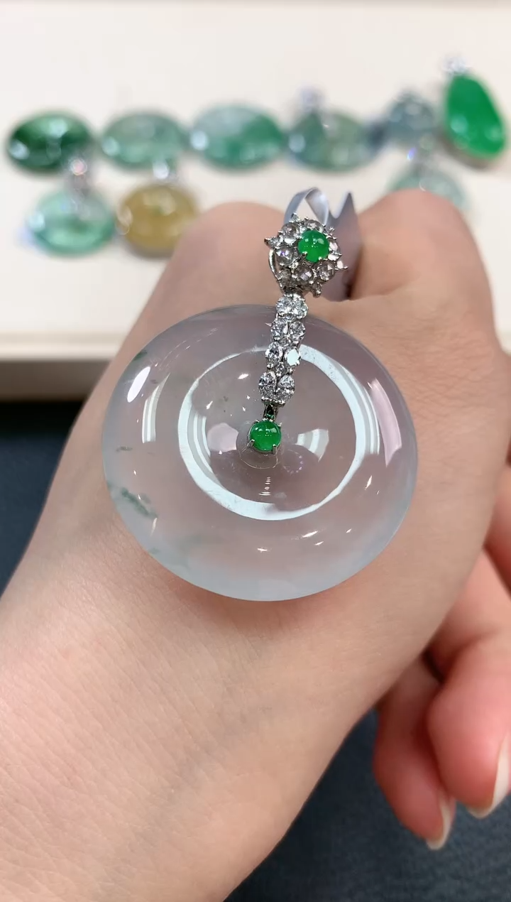 【闪购商品】翡翠吊坠(不含链)18K金镶嵌b215多样性一件发货