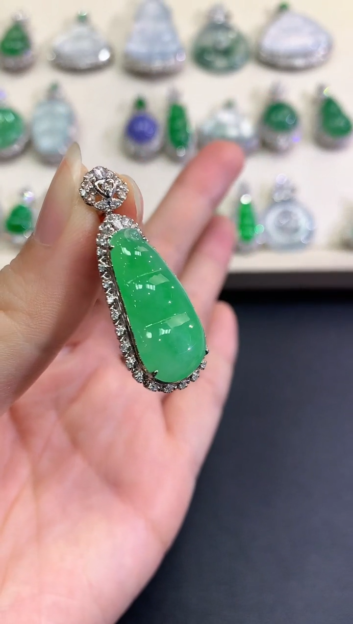 【闪购商品】翡翠18K金镶嵌颈饰B93   