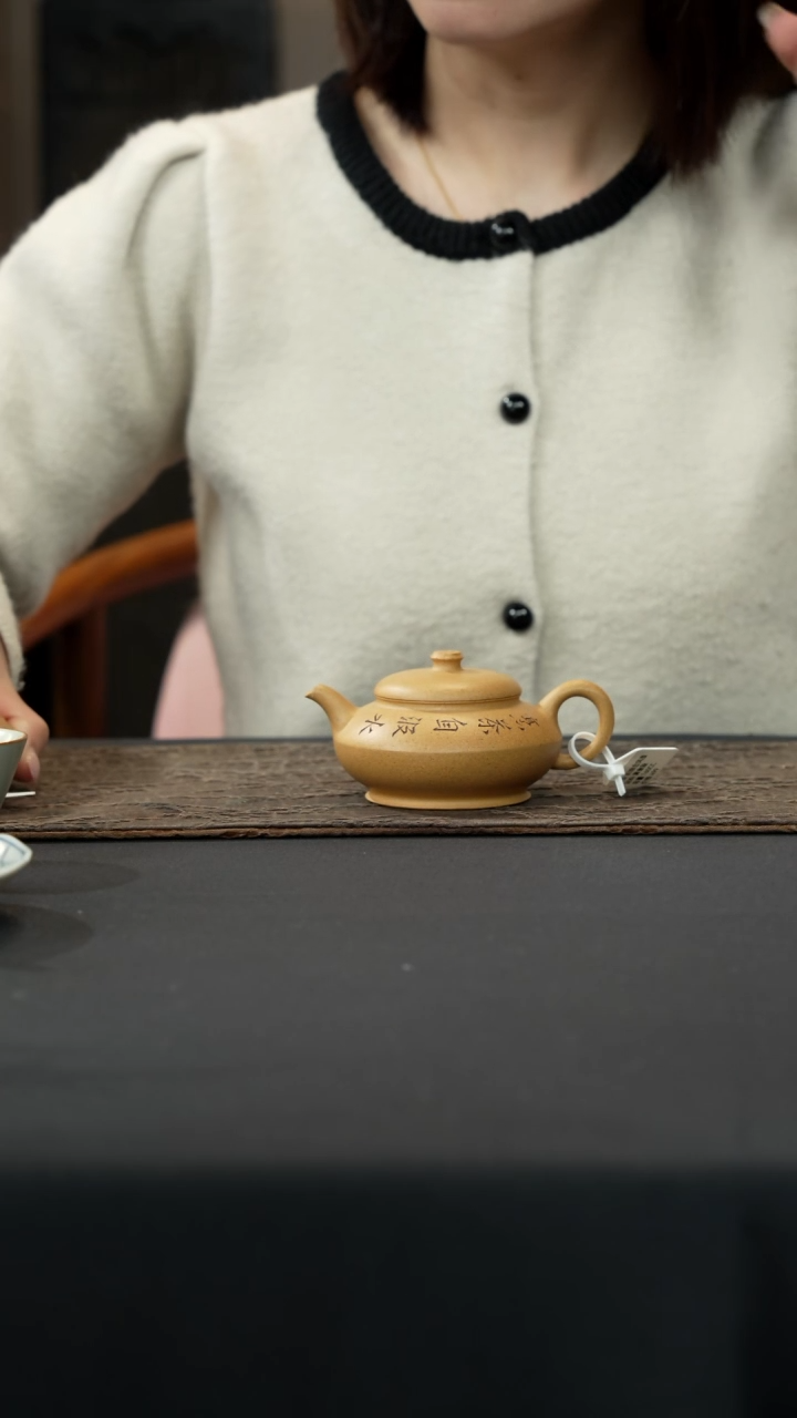 【闪购商品】紫砂茶壶刻绘黄金段合风160cc