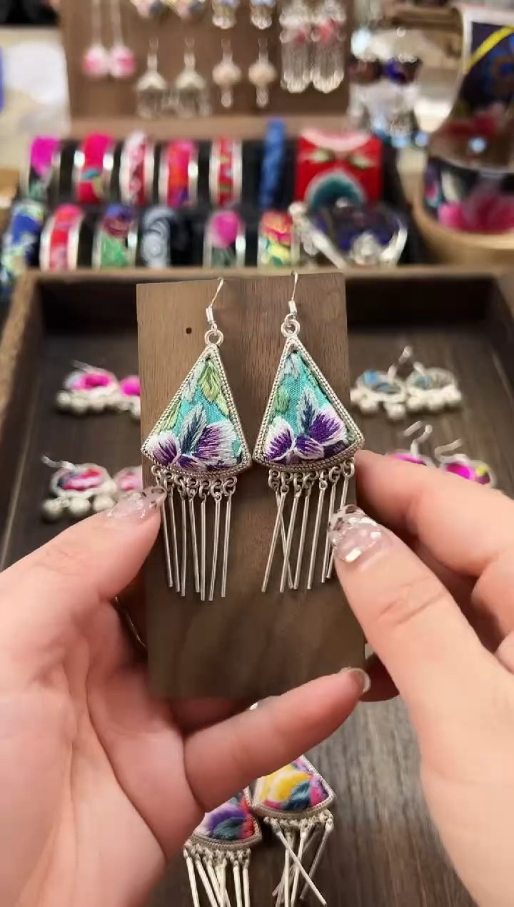 【闪购商品】织绣民族风老绣饰品553