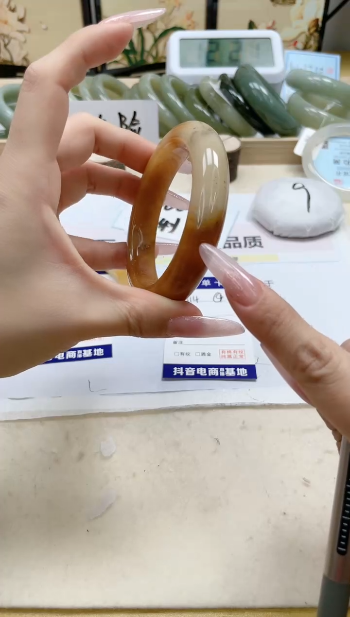 【闪购商品】石英质玉手镯未镶嵌114/59.2