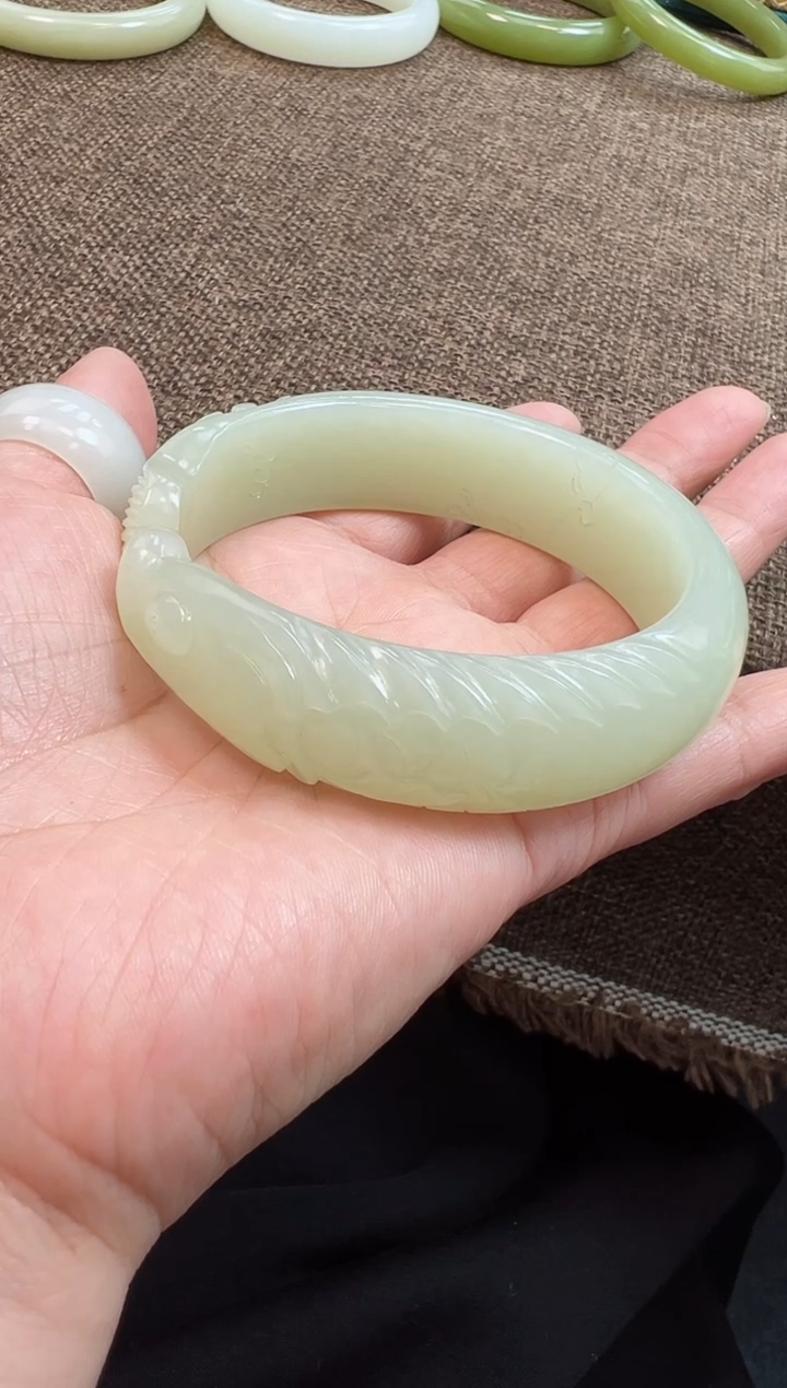 【闪购商品】和田玉手镯未镶嵌手镯多样性发货拍一发一59.5