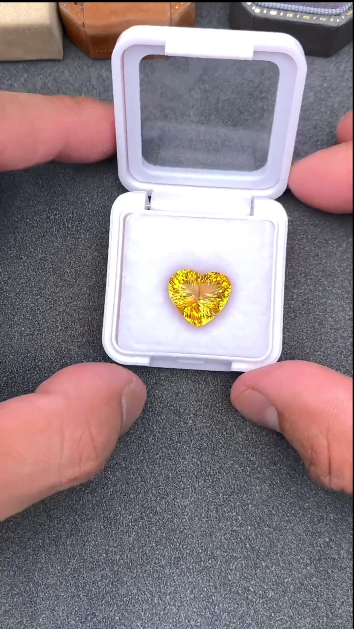 【闪购商品】黄晶裸石未镶嵌8.115克拉