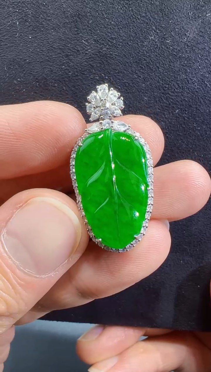 【闪购商品】翡翠吊坠(不含链)18K金镶嵌满绿树叶吊坠