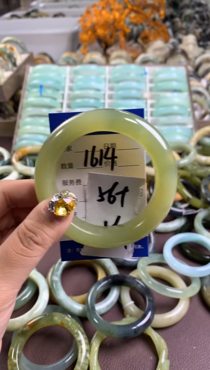 【闪购商品】蛇纹石玉手镯未镶嵌1614