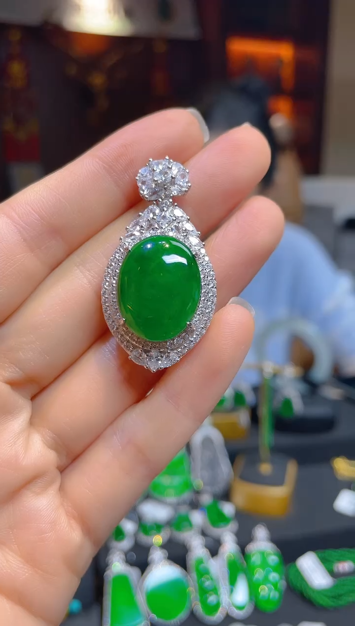 【闪购商品】翡翠颈饰银S925镶嵌117482天然A货翡翠蛋面