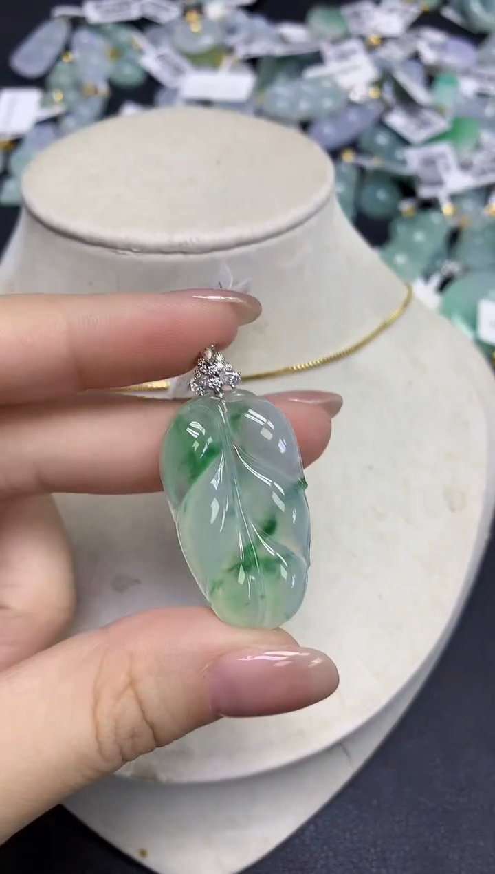 颈饰18K金镶嵌翡翠天然缅甸翡翠A货百元以上9元证书费自理