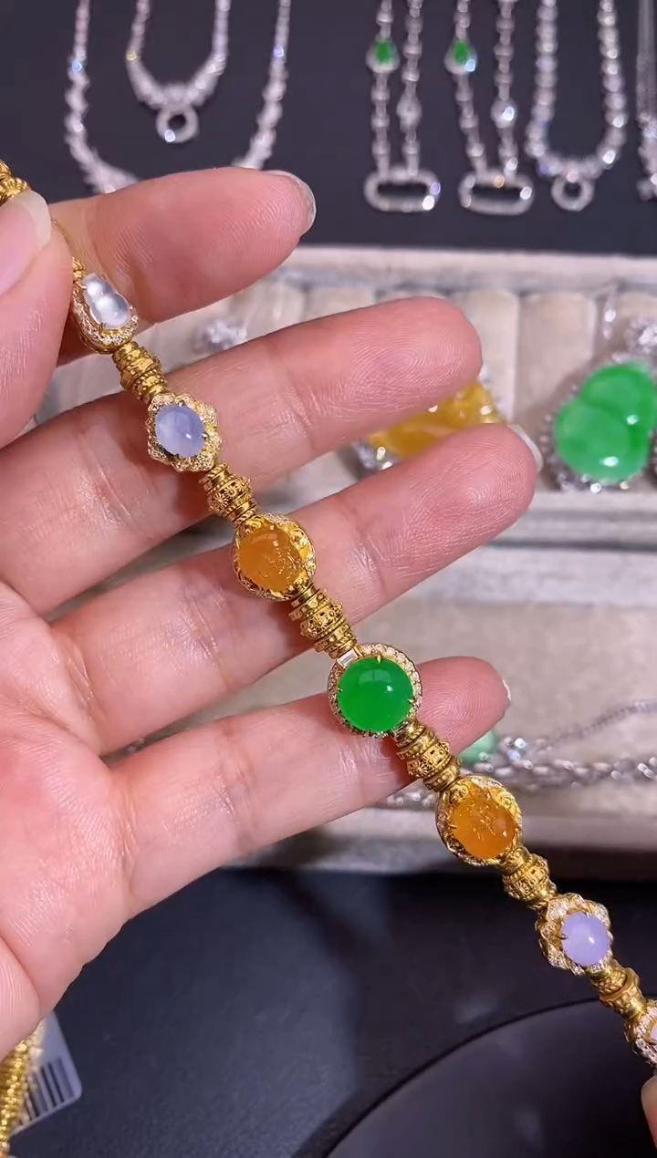 18K金镶嵌手链翡翠枫**了绿蛋盘缠手链尾款