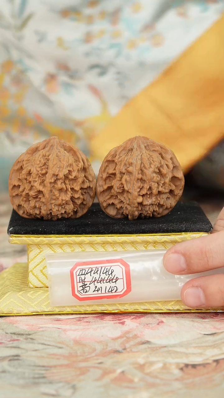 【闪购商品】文玩核桃把件满天星