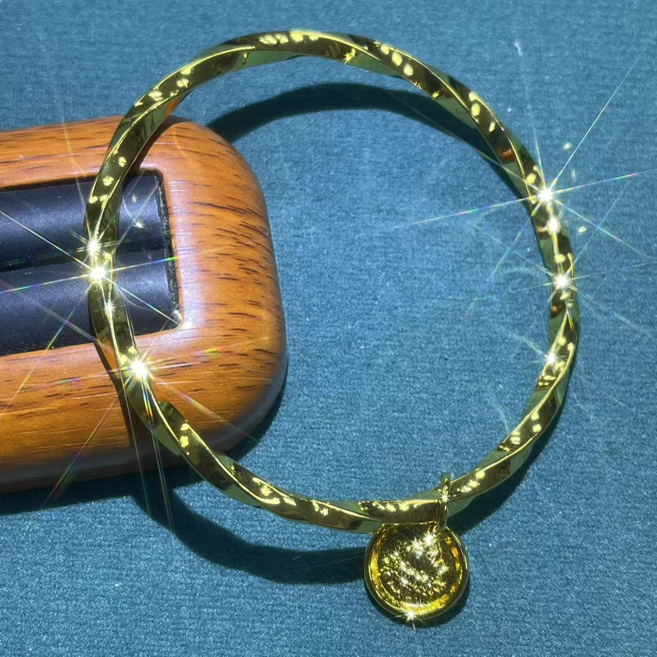 s8339黄色光面扭结手镯多样发