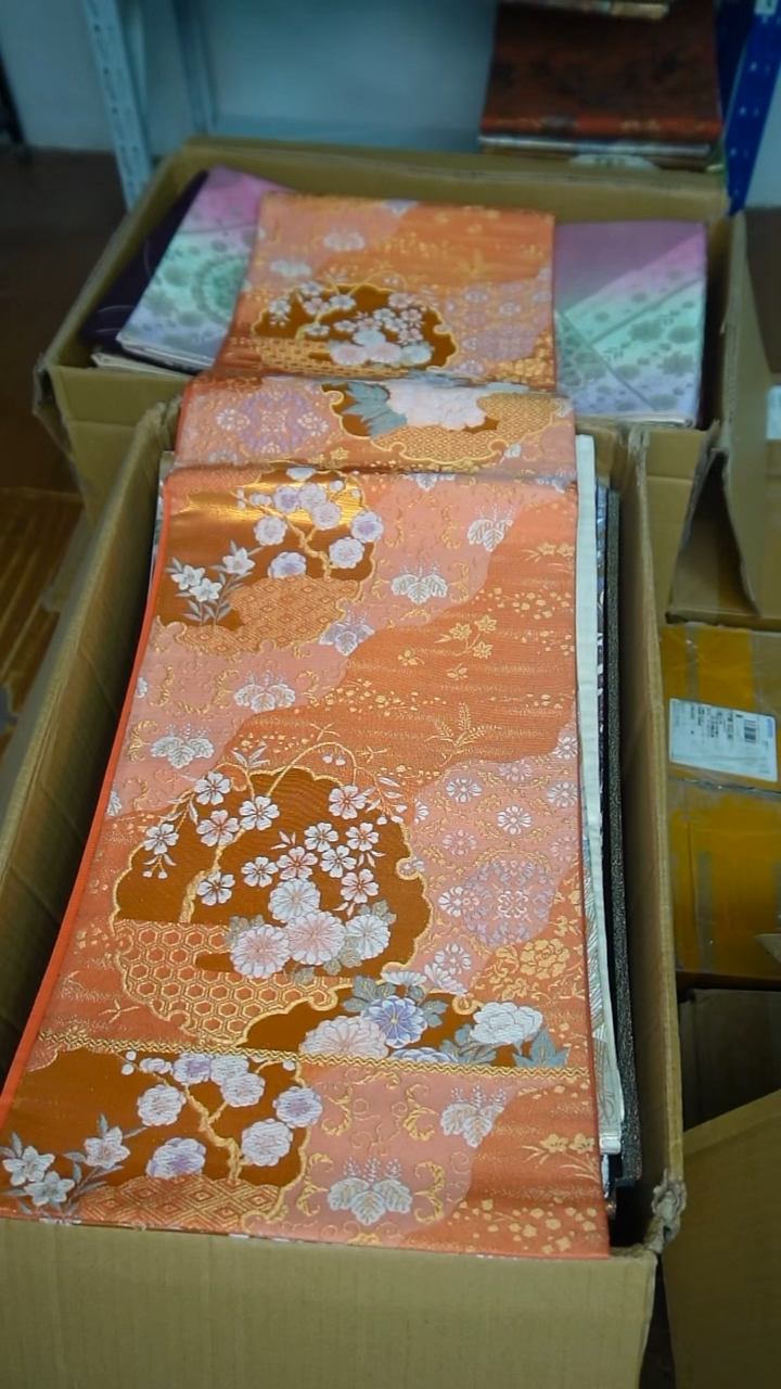 织绣一**解纯金箔花卉