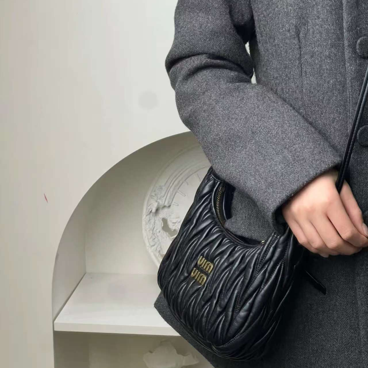 99新 MIU MIU/缪缪 定金miumiu wander hobo腋下包小号黑色/甄选