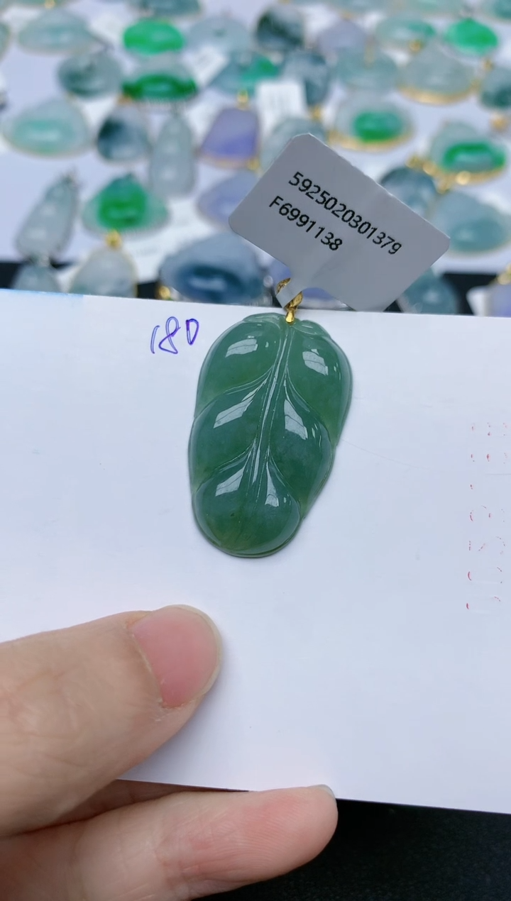 【闪购商品】翡翠颈饰18K金镶嵌天然翡翠A货    