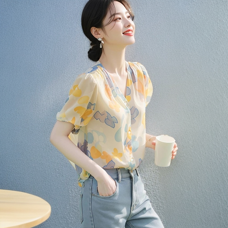 夏装气质碎花轻熟法式小众雪纺衫女百搭设计感小清新印花短袖衬衫