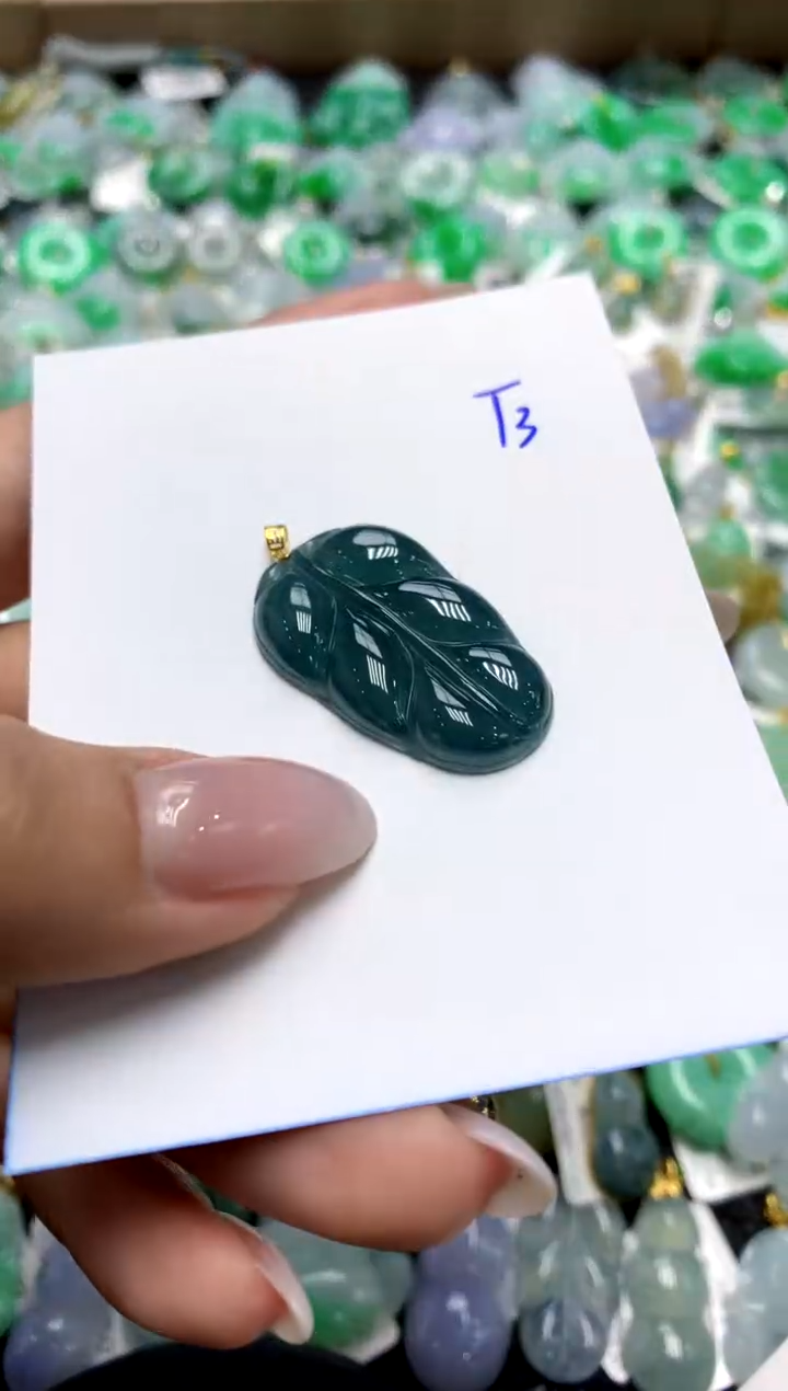 翡翠18K金镶嵌颈饰1111111111111111