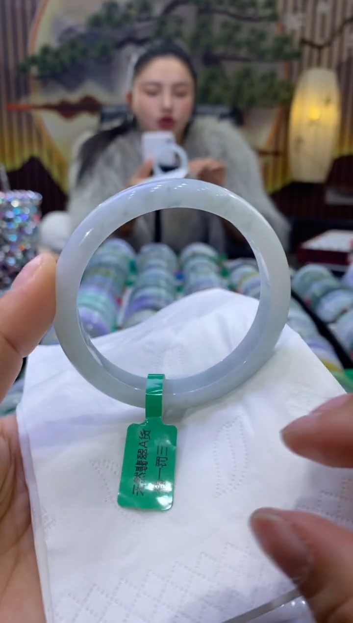 【闪购商品】翡翠手镯未镶嵌多人004439