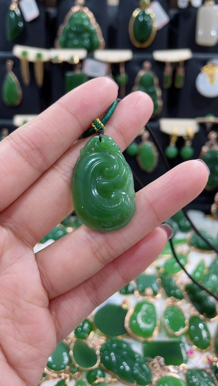 【闪购商品】和田玉（碧玉）颈饰未镶嵌如意