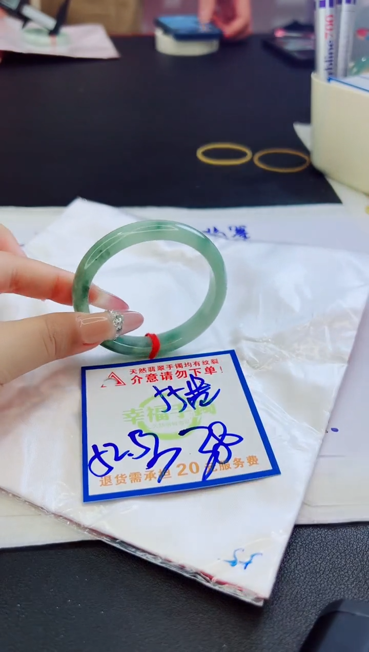 【闪购商品】翡翠未镶嵌手镯，质检证书图片色彩偏黑白