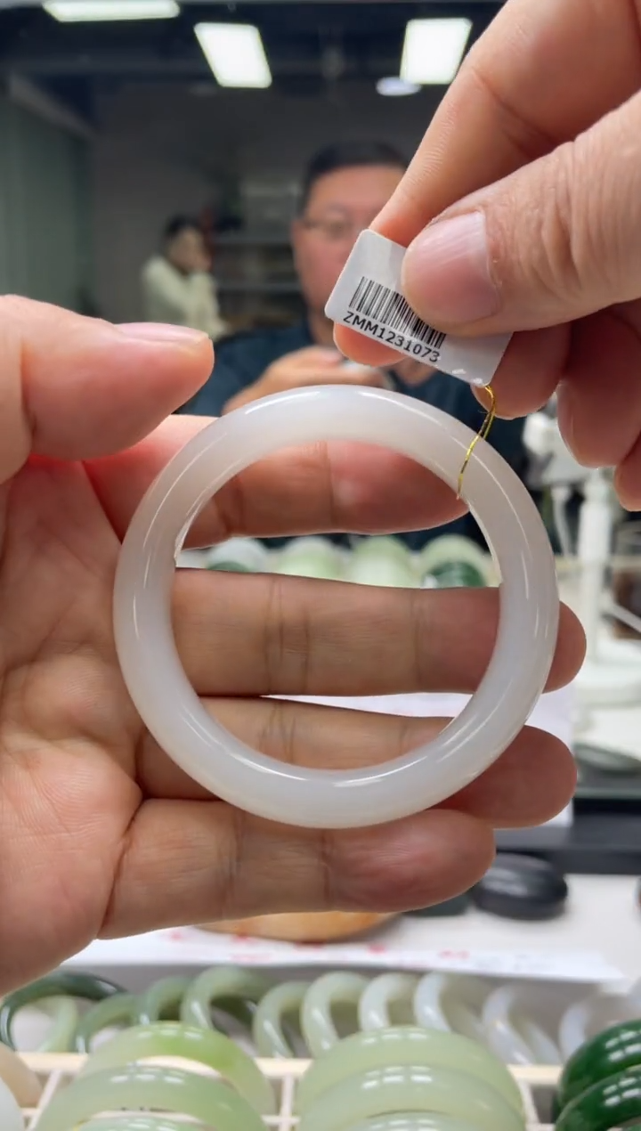 【闪购商品】和田玉手镯未镶嵌编码 1073圈口53-54