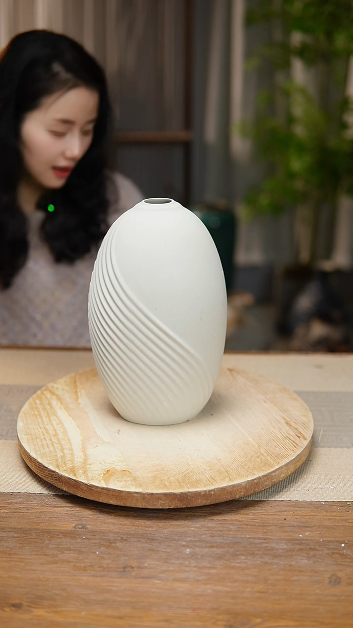 【闪购商品】陶瓷  花器斜纹水滴高26   