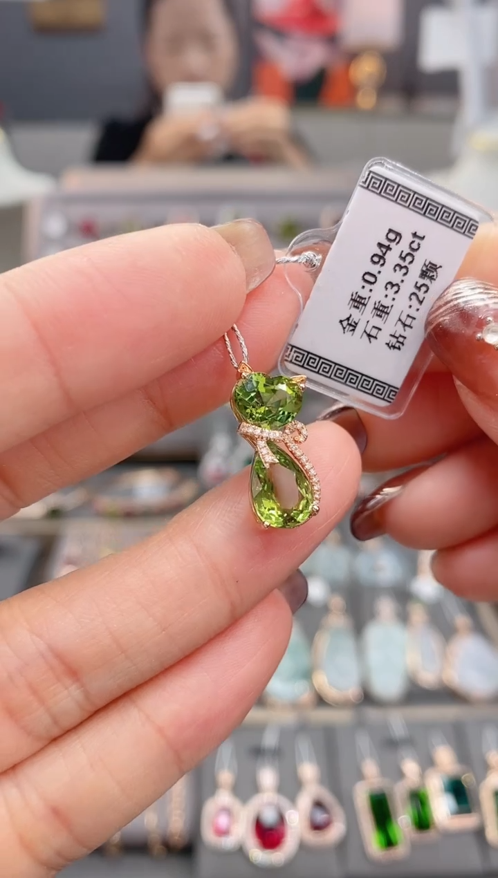 颈饰18K金镶嵌碧玺3.35