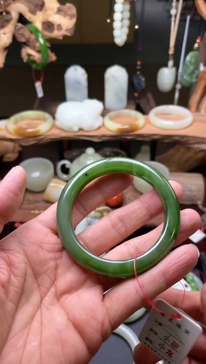 【闪购商品】和田玉手镯未镶嵌俄料碧玉手镯58+圈9006913