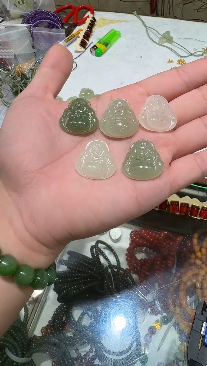 和田玉未镶嵌颈饰和田玉25佛公吊坠多样性发其一