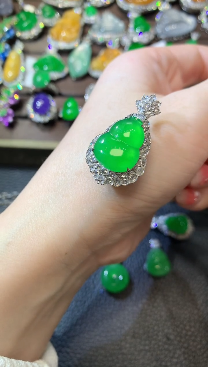 【闪购商品】翡翠吊坠(不含链)18K金镶嵌C84    