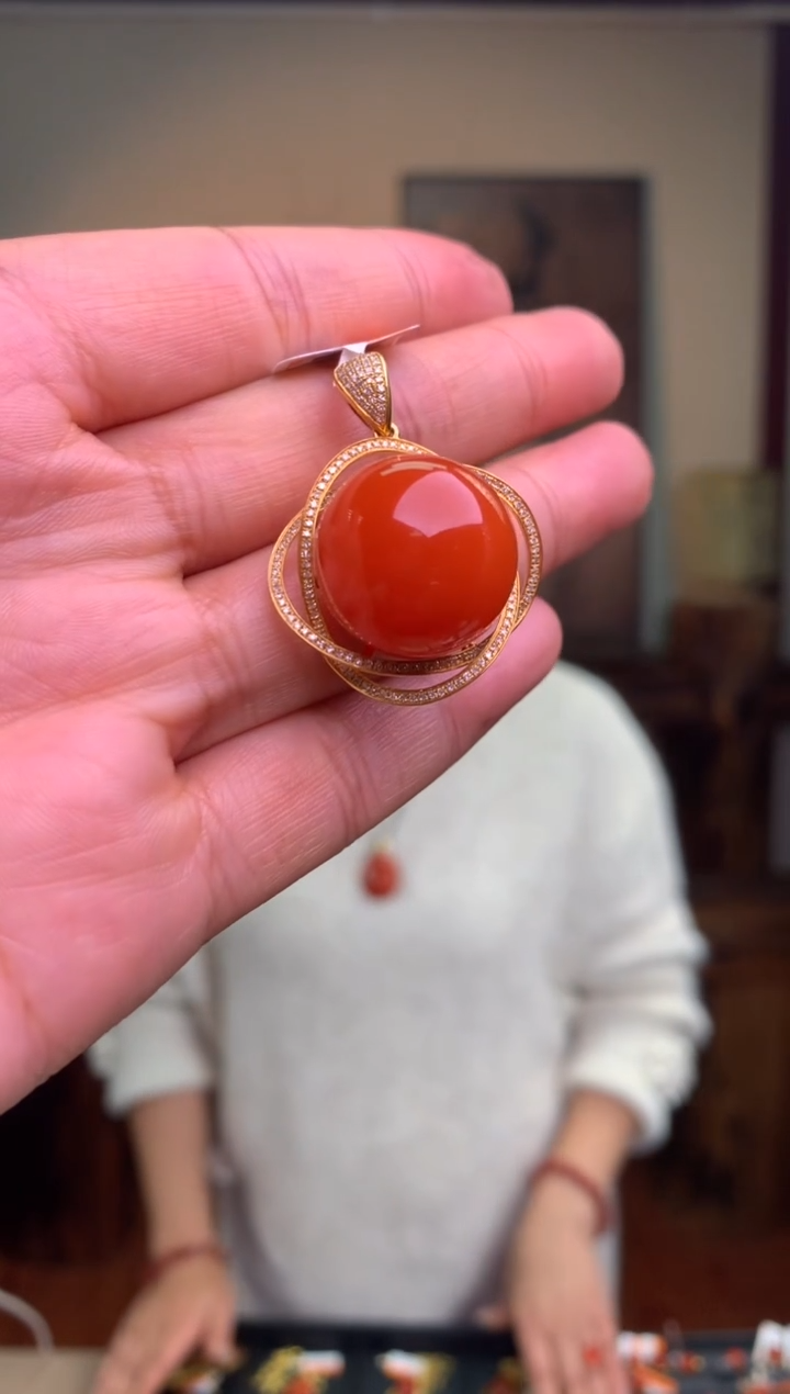 18K金镶嵌吊坠南红玛瑙柿子红卡18.7mm吊坠(满色满肉）