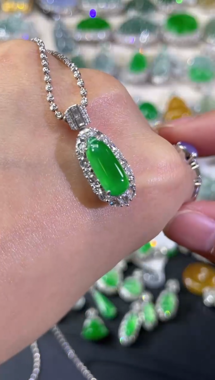 吊坠(不含链)18K金镶嵌翡翠A679|36800