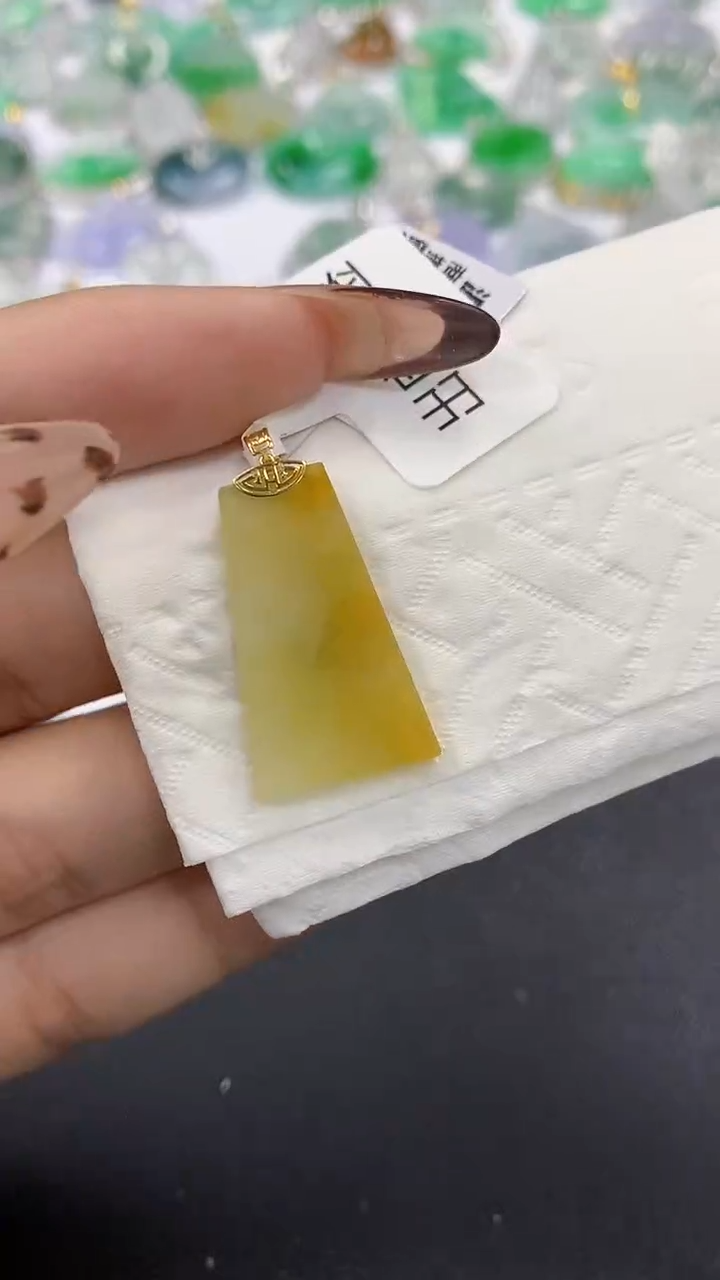 颈饰18K金镶嵌翡翠a货假一赔三支持复检百元上9元证书费自理