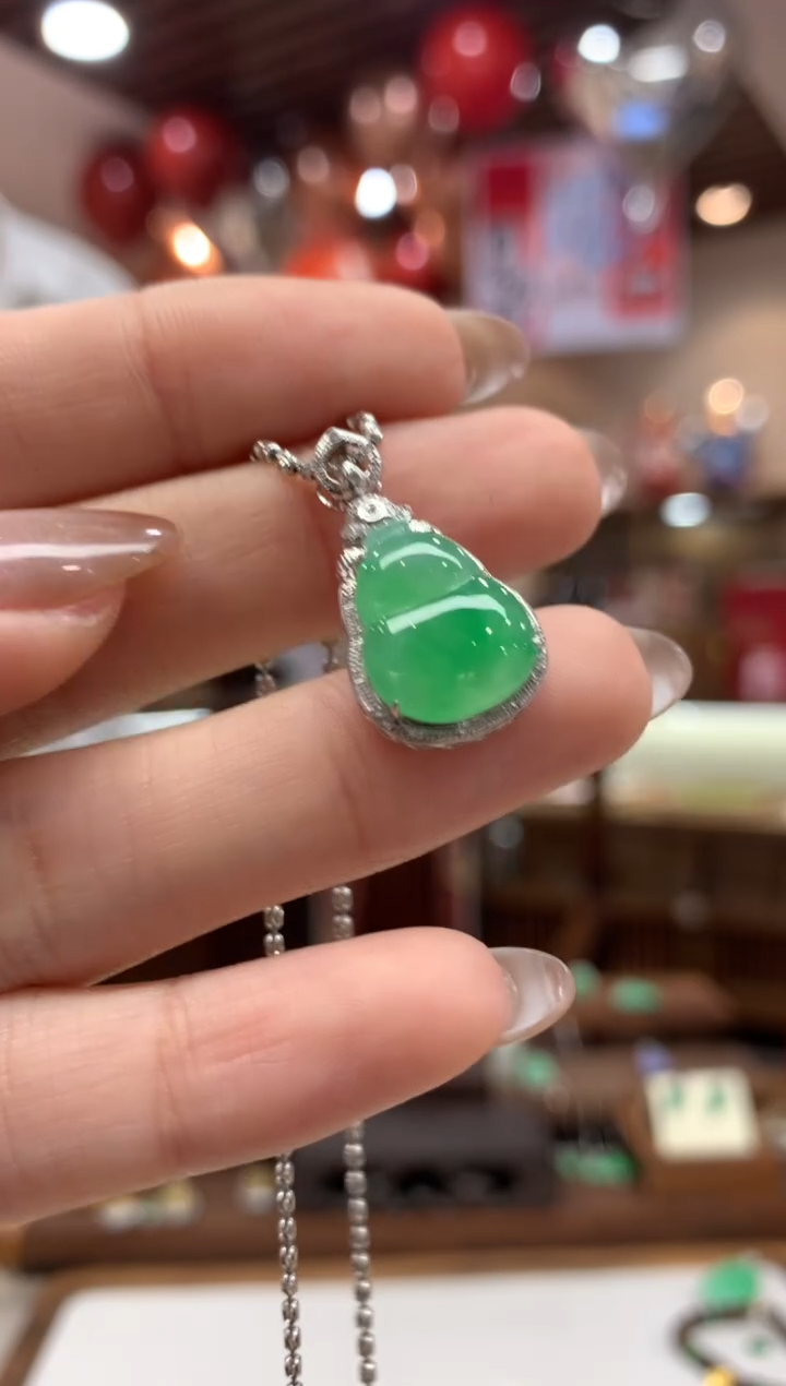 【闪购商品】翡翠吊坠(不含链)18K金镶嵌葫芦
